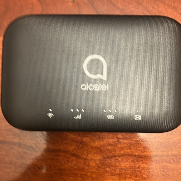Alcatel Link Zone 2 4G LTE Portable Hotspot.  Connect up to 16 Devices - Picture 3 of 3